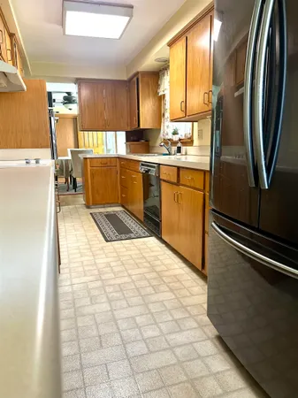 $324,500 | 118 West Greenfield Drive, Little Chute, WI 54140