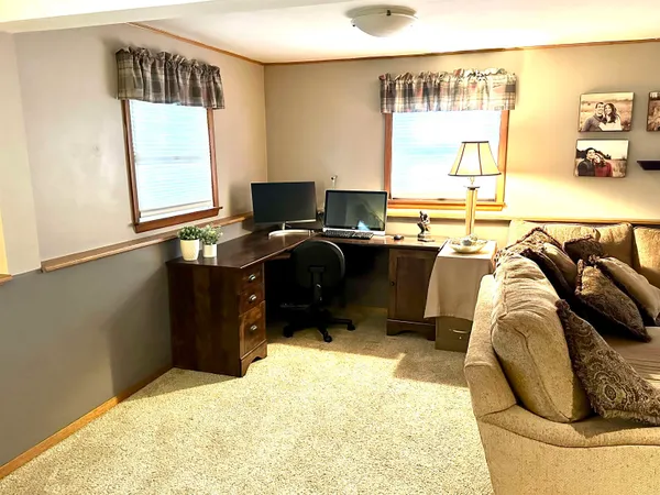 $324,500 | 118 West Greenfield Drive, Little Chute, WI 54140