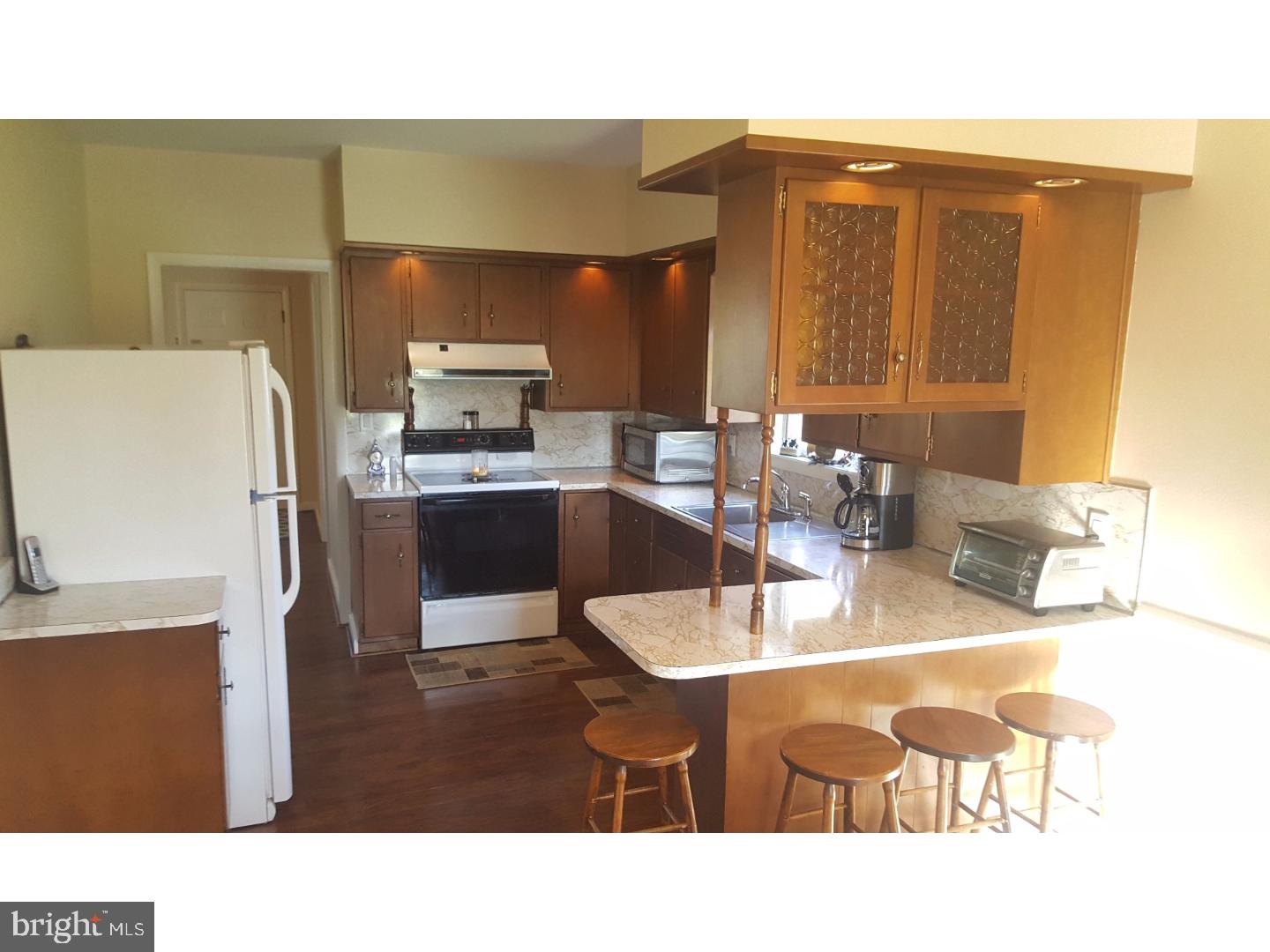 845 Fritztown Road Reading, PA 19608 - Photo 9 of 25 Kitchen