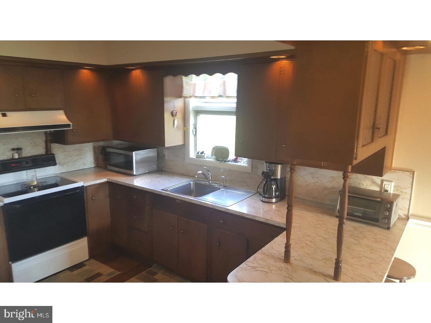 845 Fritztown Road Reading, PA 19608 - Photo 10 of 25 Kitchen