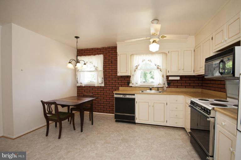 4714 Vicky Road Baltimore, MD 21236 - Photo 12 of 20 Kitchen