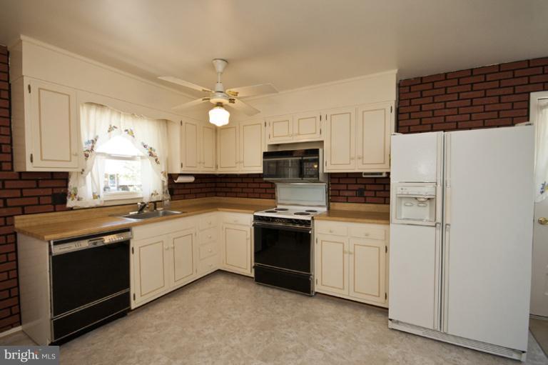4714 Vicky Road Baltimore, MD 21236 - Photo 10 of 20 Kitchen