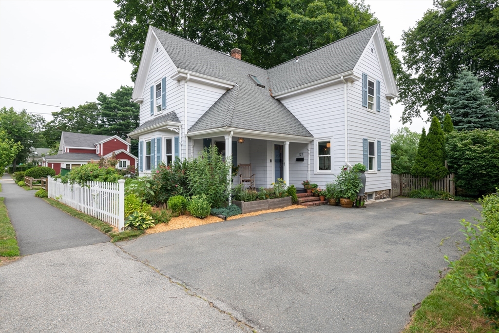 121 Linden Street Hamilton, MA 01982 - Photo 2 of 42