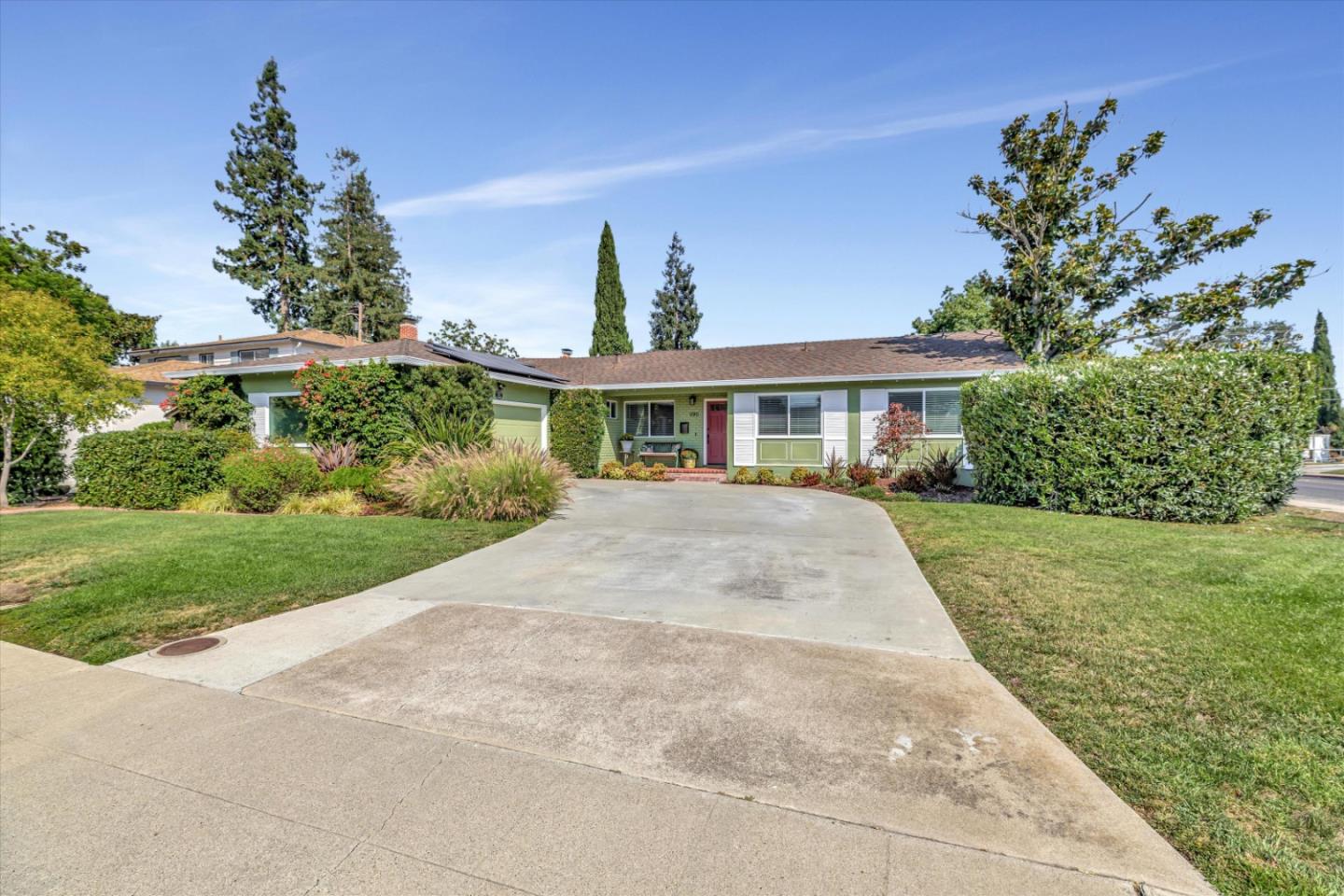 a view of a house with a yard