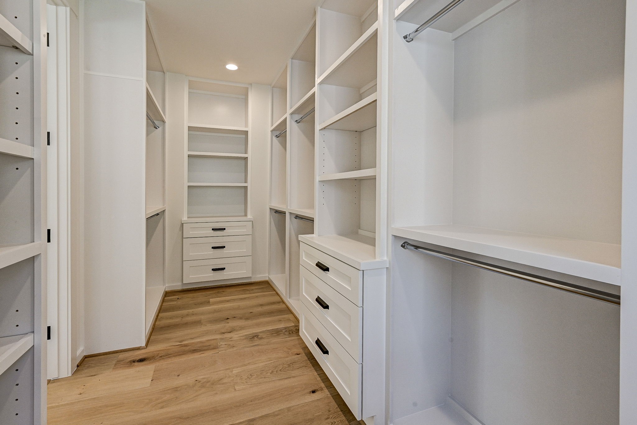 1520 Nicholson Street Houston, TX 77008 - Photo 28 of 39 a hallway view with closet