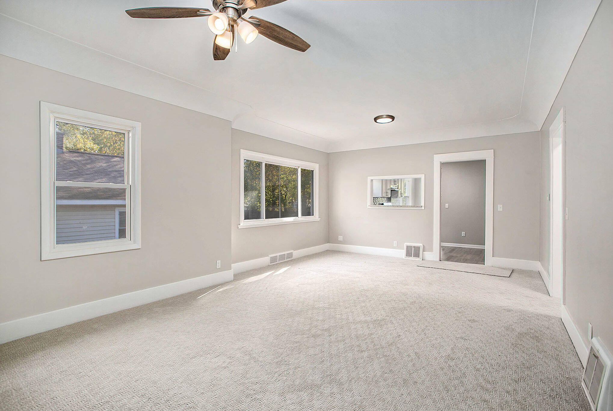 160 Rook Street Battle Creek, MI 49014 - Photo 8 of 15 living room