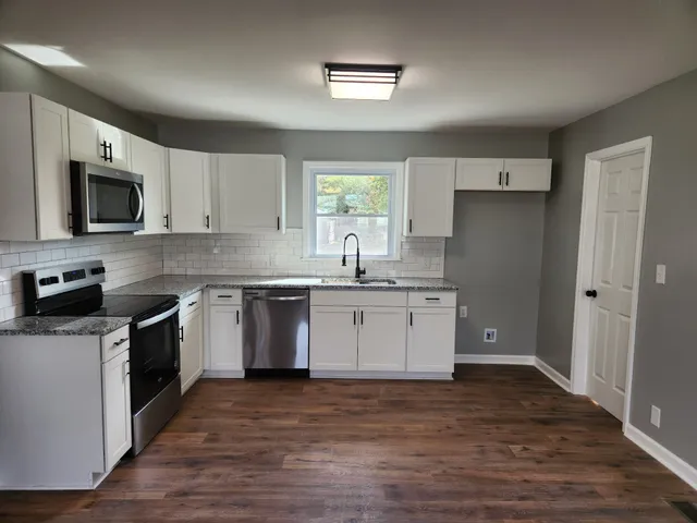 $184,900 | 530 South Military Street, Loretto, TN 38469