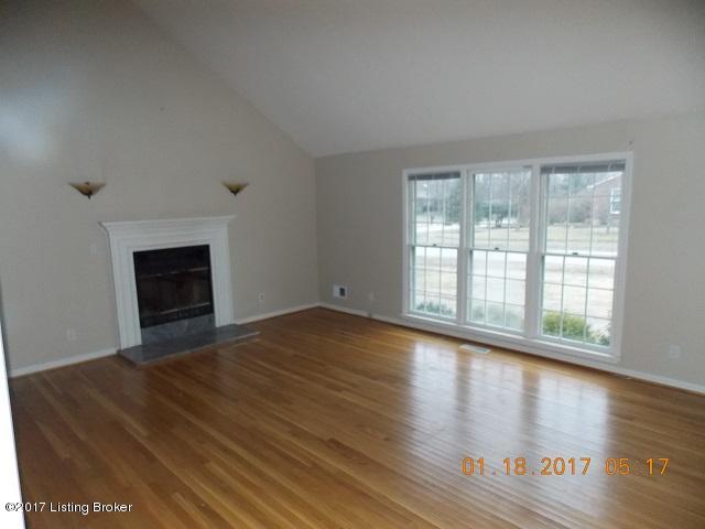 6600 Tottenham Road Louisville, KY 40207 - Photo 4 of 13 Living Room
