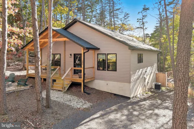 $370,000 | 395 Deloris Road, Mount Jackson, VA 22842