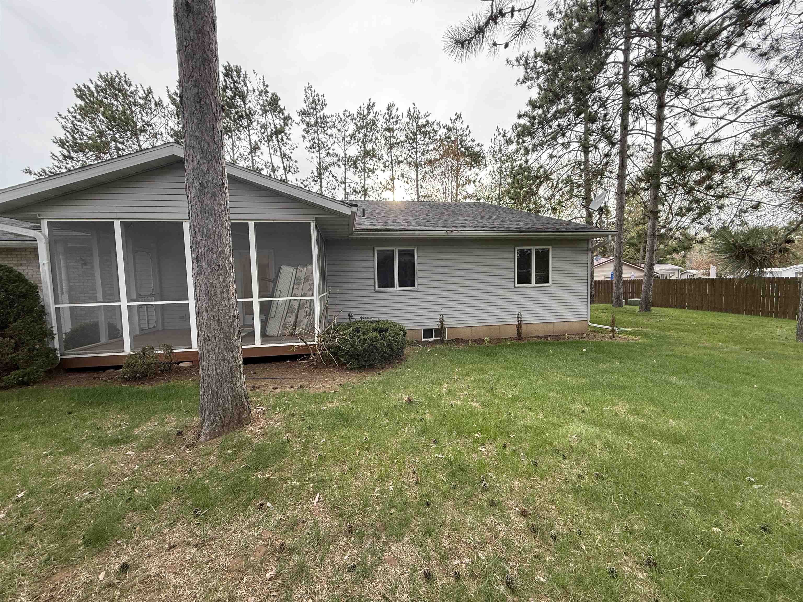 1607 Timber Trail Shawano, WI 54166 - Photo 2 of 19