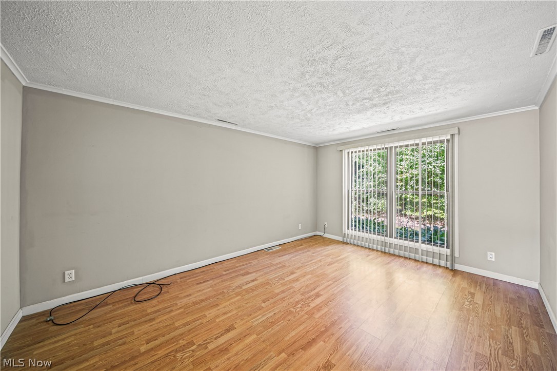 938 Som Center Road Cleveland, OH 44143 - Photo 10 of 35 Gallery Image 10