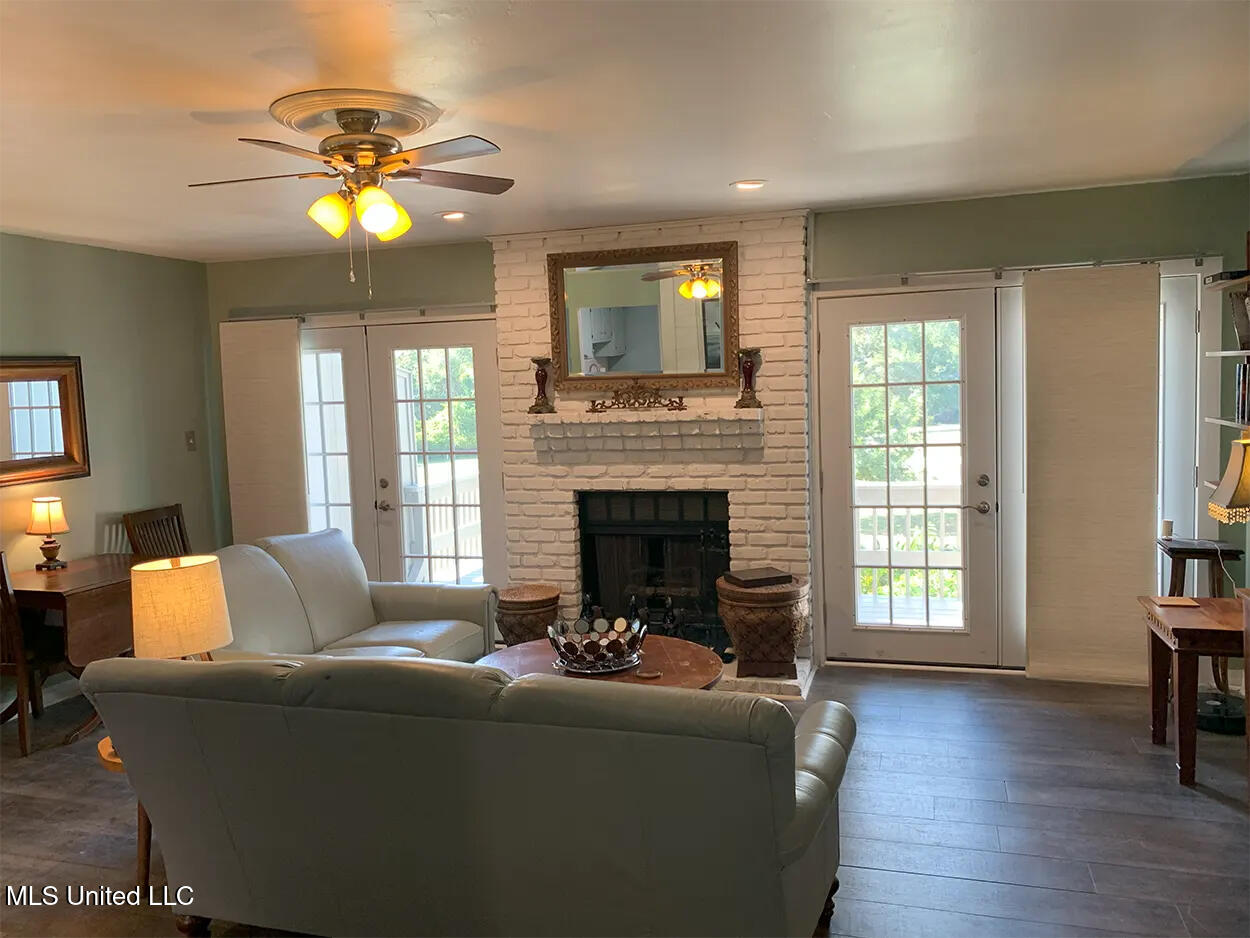222 Highpoint Drive Diamondhead, MS 39525 - Photo 4 of 32 livingroom-7