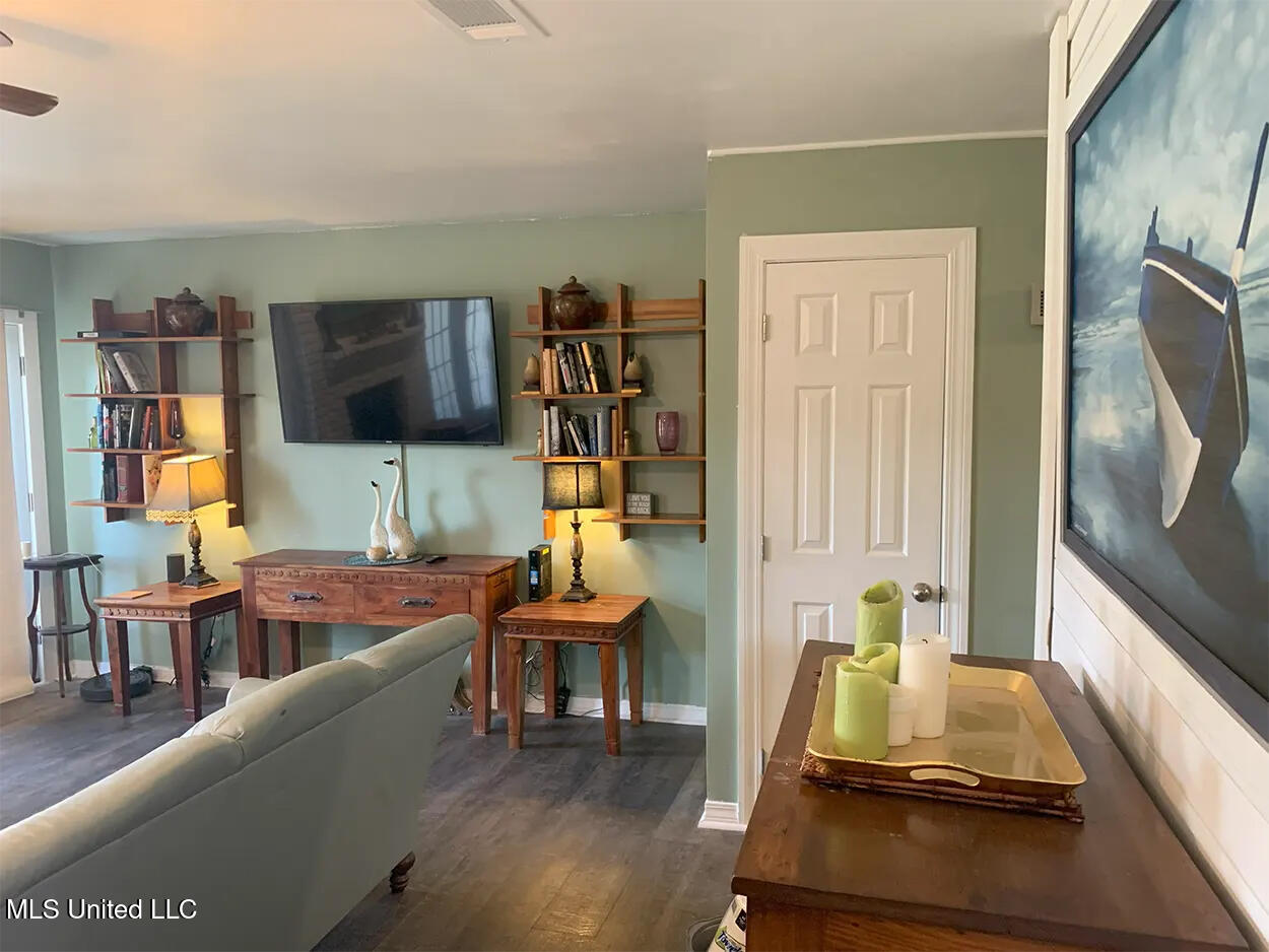222 Highpoint Drive Diamondhead, MS 39525 - Photo 6 of 32 livingroom-13