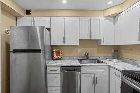 $127,000 | 4601 Fifth Avenue, Unit 221, Pittsburgh, PA 15213