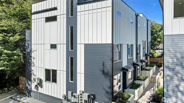 $598,900 | 2525 29th Avenue South, Unit E, Seattle, WA 98144