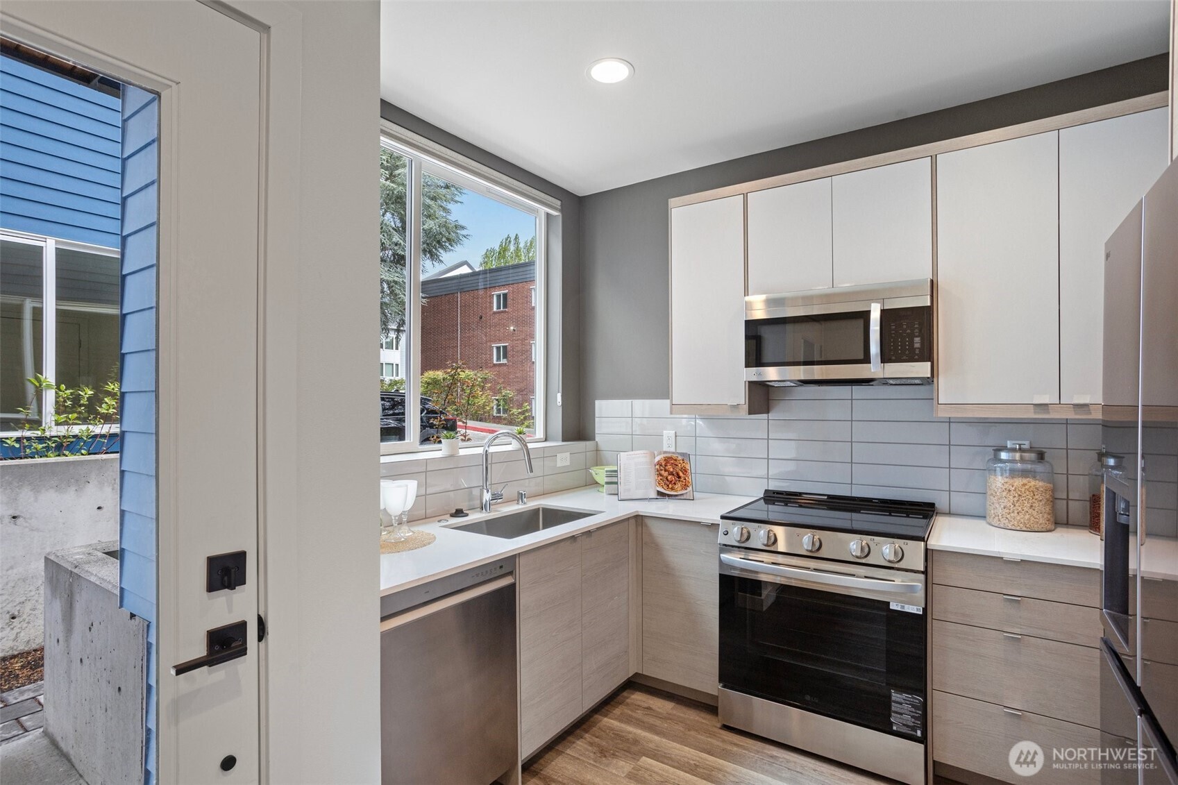 2525 29th Avenue South, Unit E Seattle, WA 98144 - Photo 2 of 25