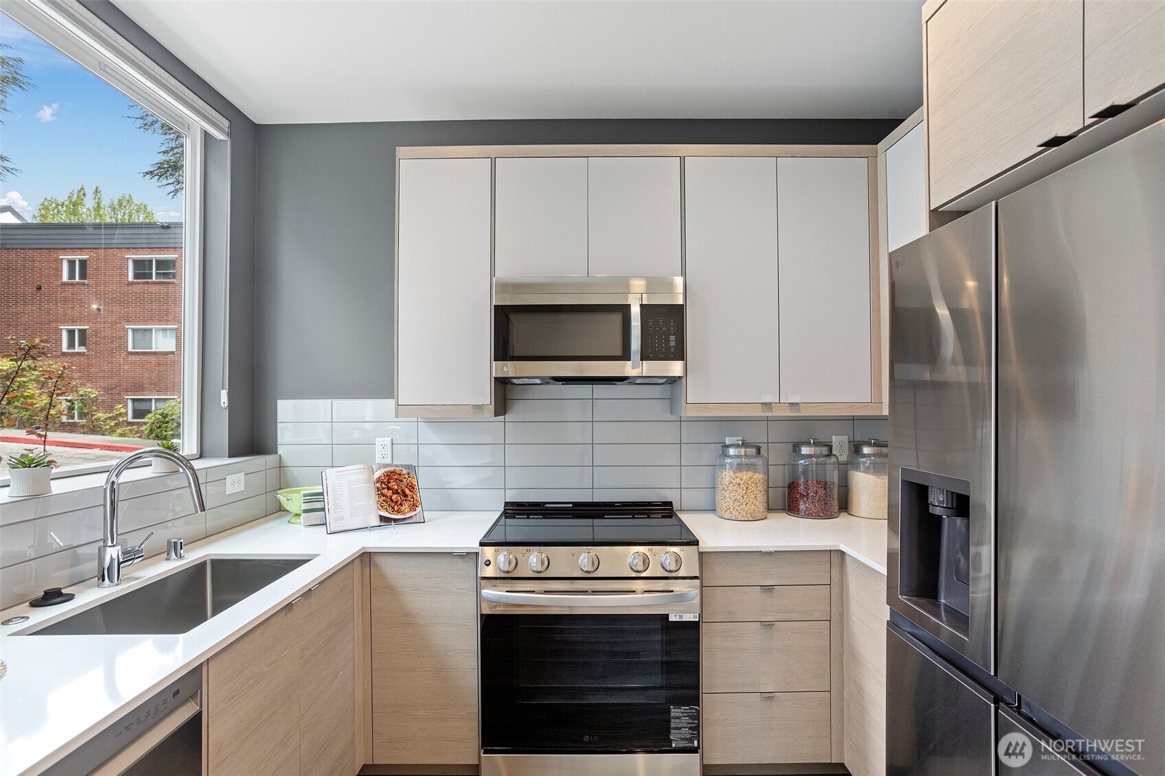 2525 29th Avenue South, Unit E Seattle, WA 98144 - Photo 3 of 25