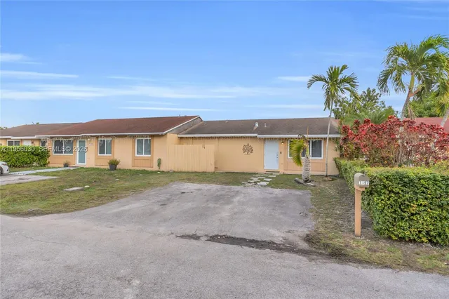 $2,850 | 7197 Southwest 152nd Place, Miami, FL 33193