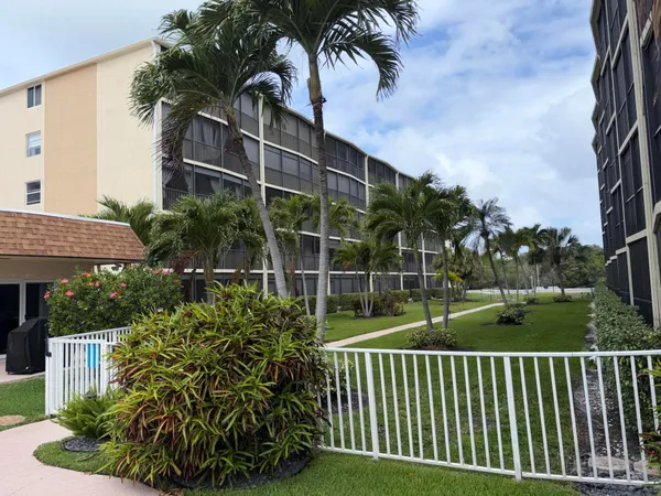 $3,000 | 740 East Ocean Avenue, Unit 407, Boynton Beach, FL 33435