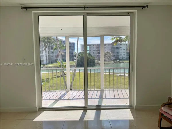 $1,900 | 2855 Leonard Drive, Unit H202, Aventura, FL 33160