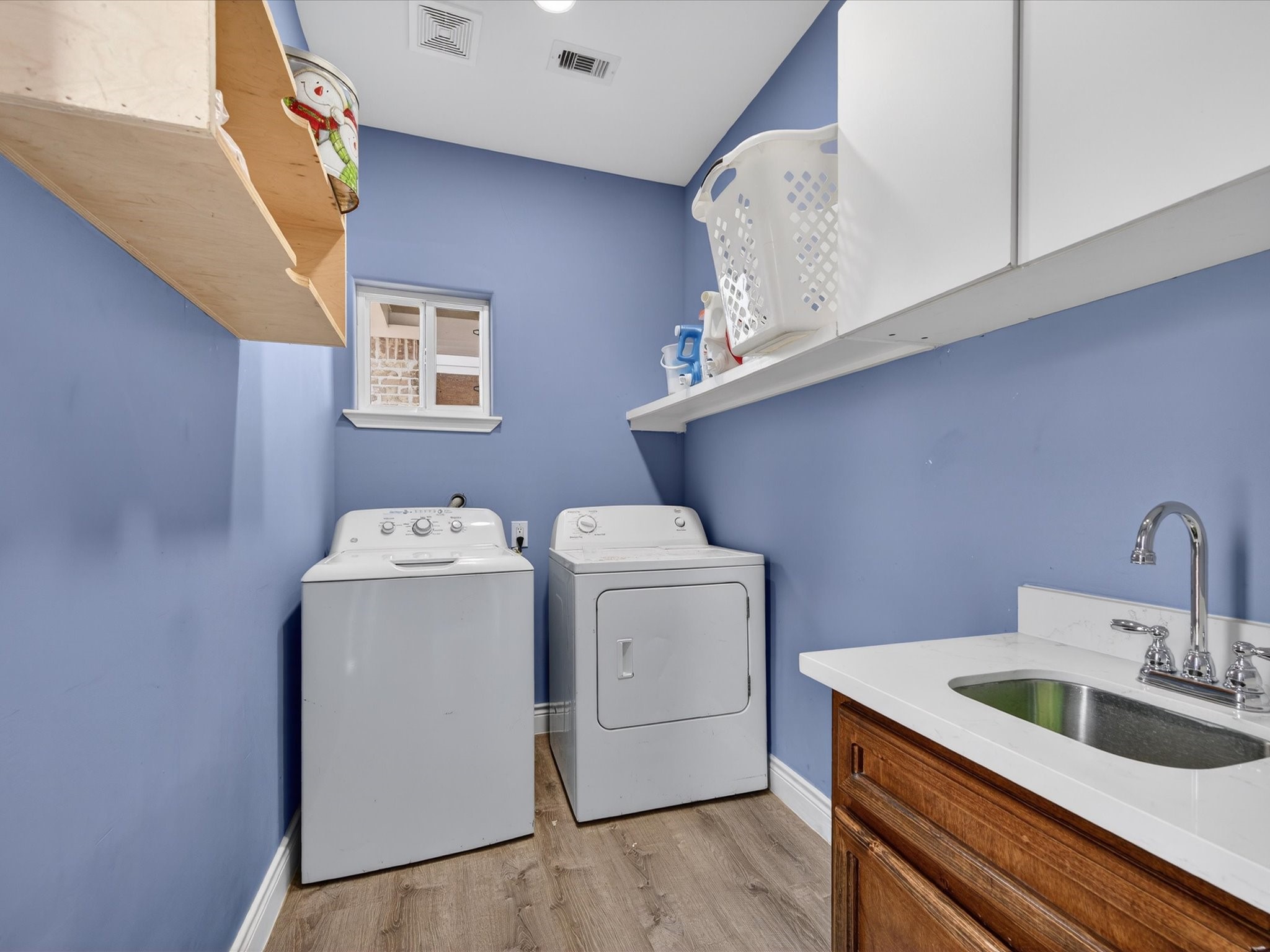 1833 County Road 3556 Cleveland, TX 77327 - Photo 21 of 30 a utility room with dryer and washer