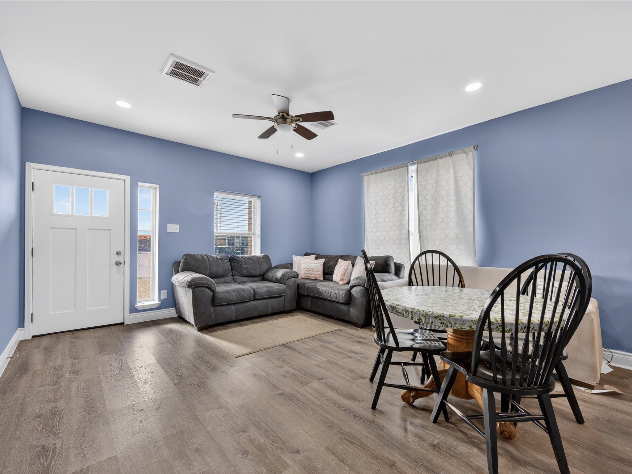 1833 County Road 3556 Cleveland, TX 77327 - Photo 6 of 30 a living room with furniture wooden floor and a window
