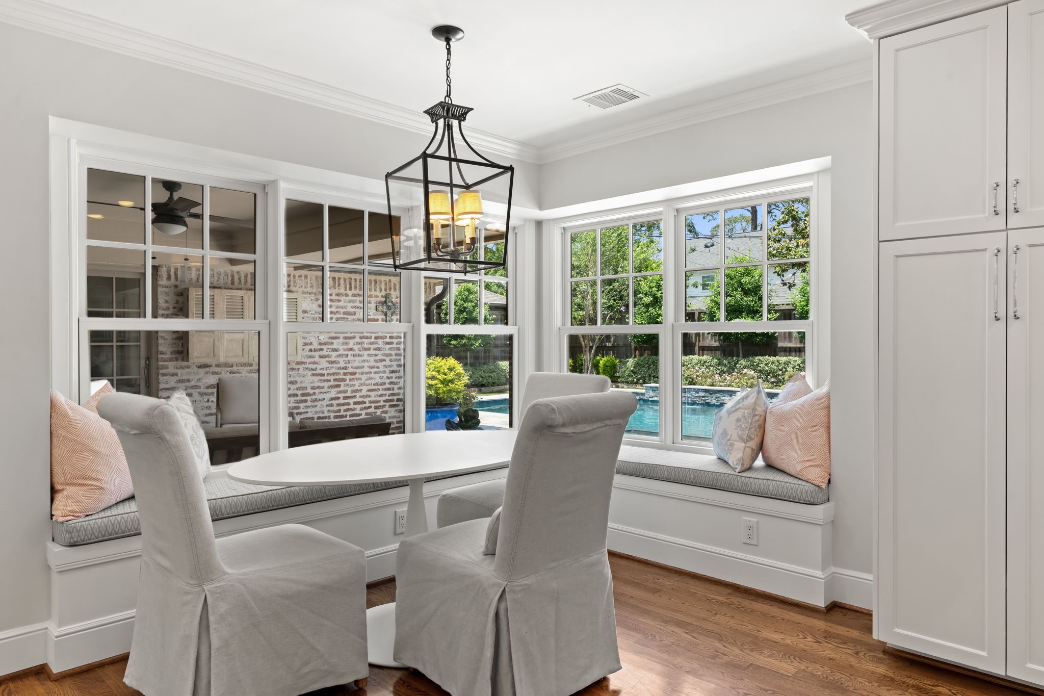 13614 Apple Tree Road Houston, TX 77079 - Photo 20 of 38 a living room with furniture and windows