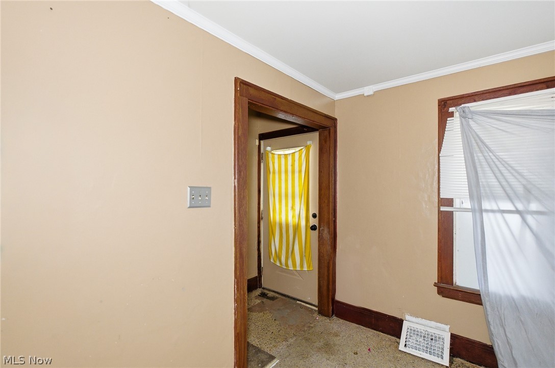 1867 Reyburn Road Cleveland, OH 44112 - Photo 7 of 49 Lower Unit/Front Entry
