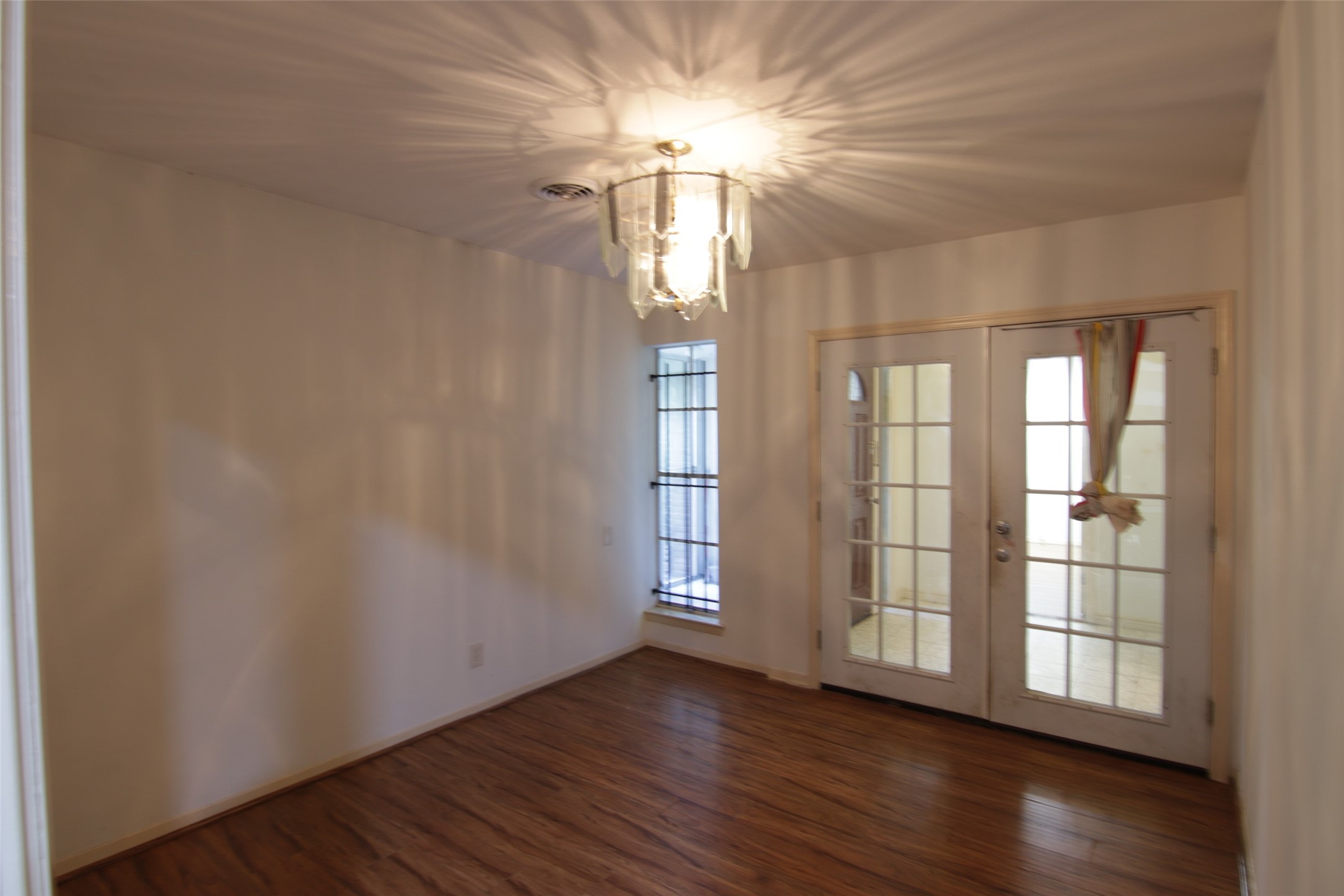 8419 Roos Road Houston, TX 77036 - Photo 5 of 22 Gallery Image 5