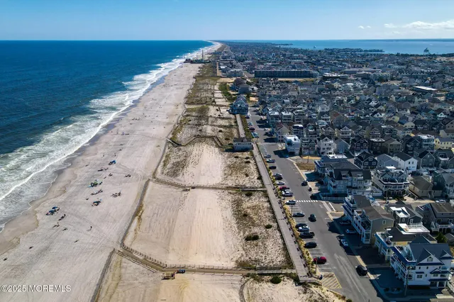 a street sign sitting on top of a brick wall