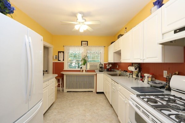 83-85 Warwick Road Newton, MA 02465 - Photo 7 of 29