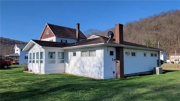 $97,900 | 330 Clark Street, Hooversville, PA 15936