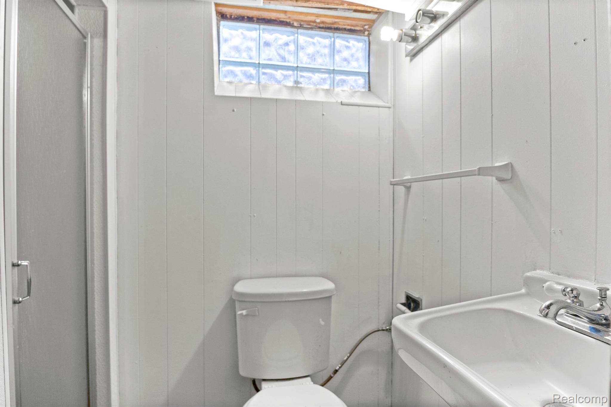 18475 Huntington Road Detroit, MI 48219 - Photo 27 of 33 Gallery Image 27