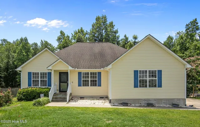 $1,800 | 305 Appaloosa Court, Swansboro, NC 28584
