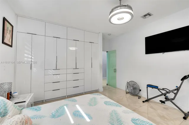 a view of a livingroom with an empty space