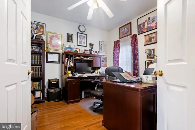 a view of a livingroom with an empty space