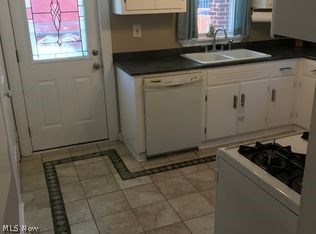 4507 Telhurst Road Cleveland, OH 44121 - Photo 12 of 35
