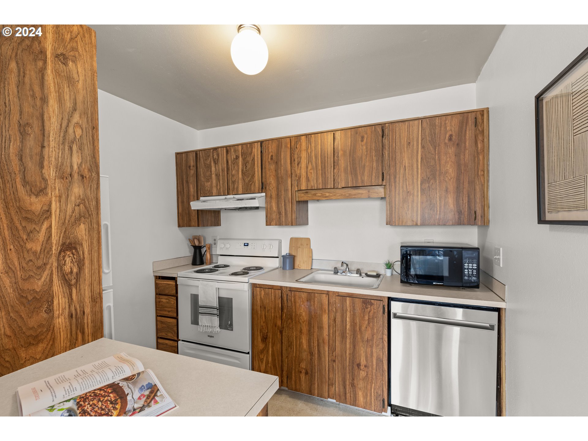 7540 Southwest Barnes Road Portland, OR 97225 - Photo 11 of 20 Gallery Image 11