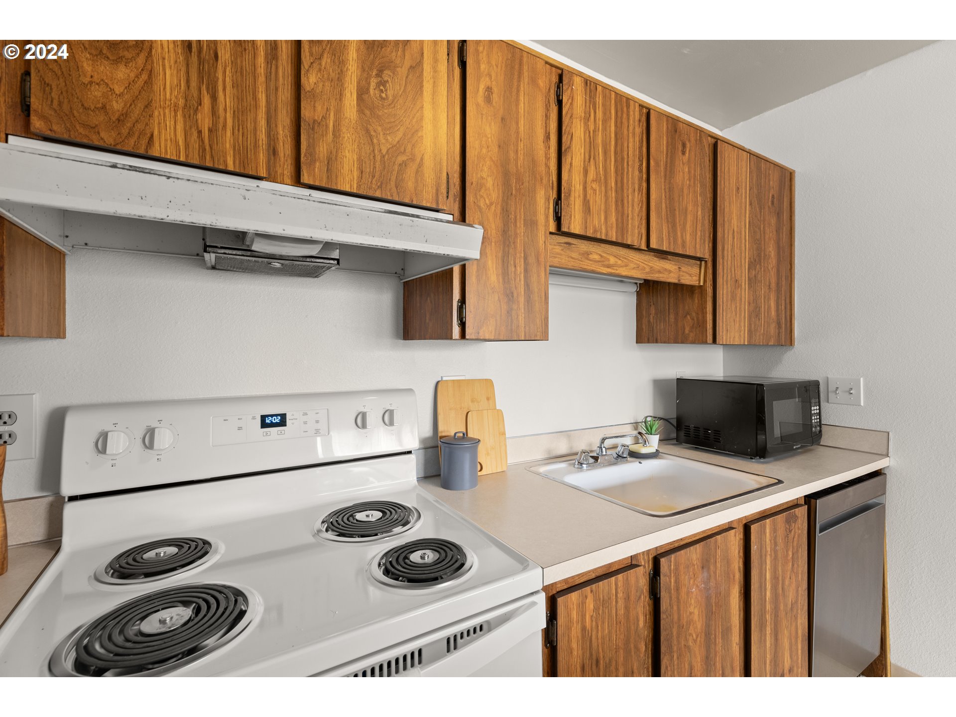7540 Southwest Barnes Road Portland, OR 97225 - Photo 13 of 20 Gallery Image 13