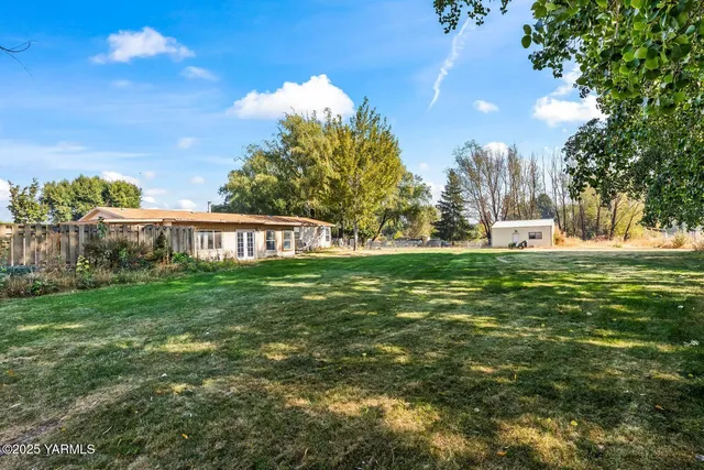 a view of gym equipment in a room