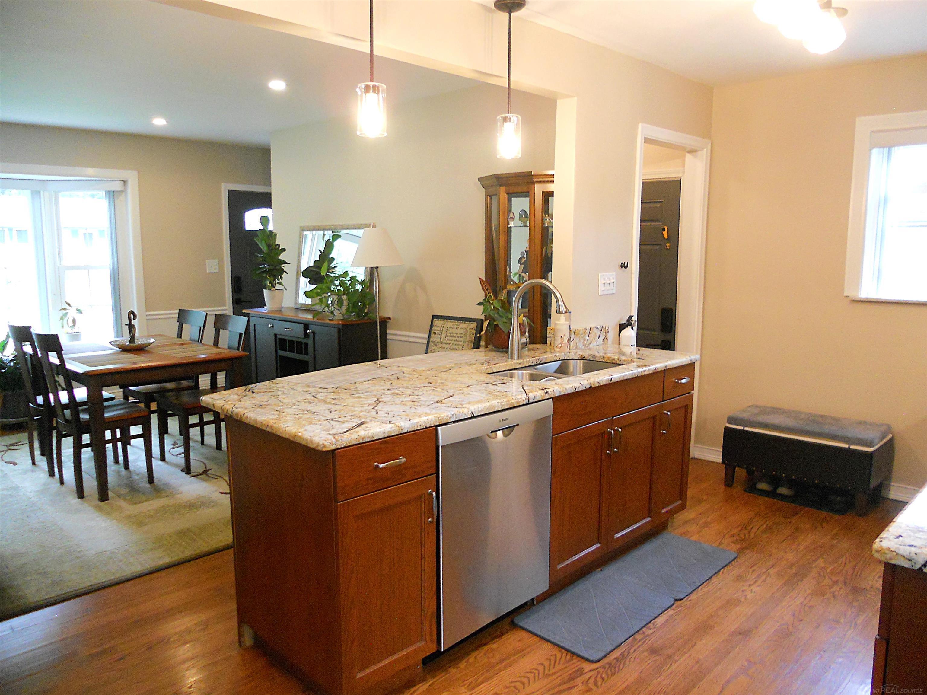 625 Rewold Drive Rochester, MI 48307 - Photo 18 of 69 50213110-db35de9d-d021-4d2d-ad8e-b930ba401ccc.JPG