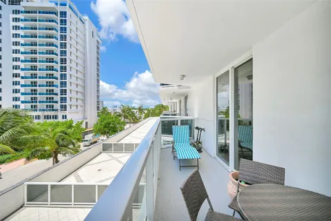 $4,000 | 2401 Collins Avenue, Unit 504, Miami Beach, FL 33140