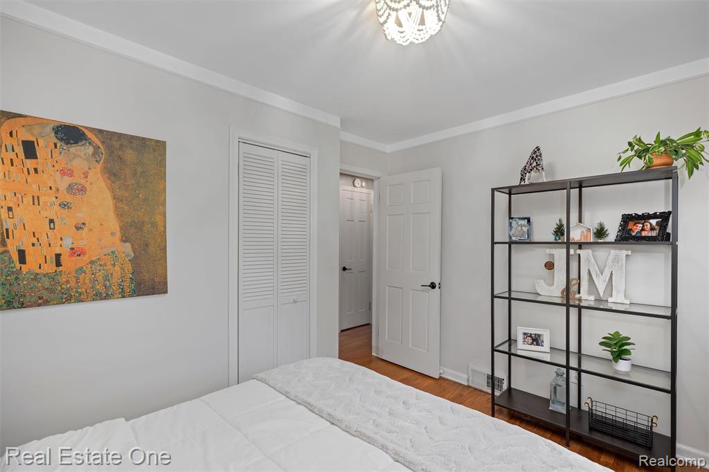 2040 Rosemont Road Berkley, MI 48072 - Photo 8 of 35