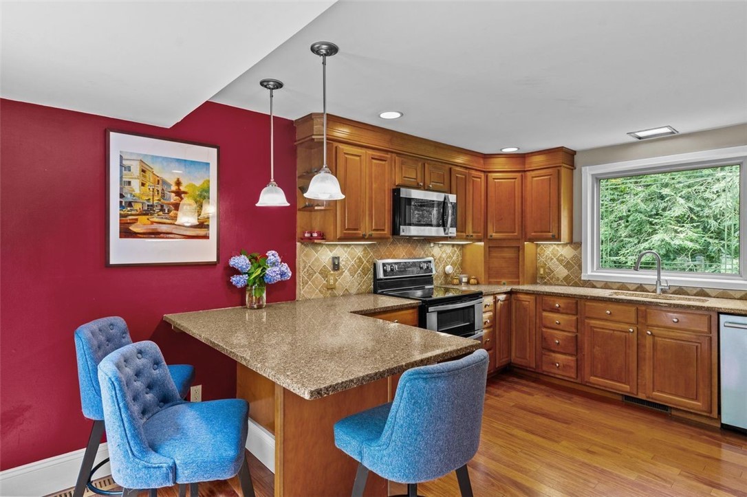 24 Valleybrook Drive Warwick, RI 02818 - Photo 22 of 50