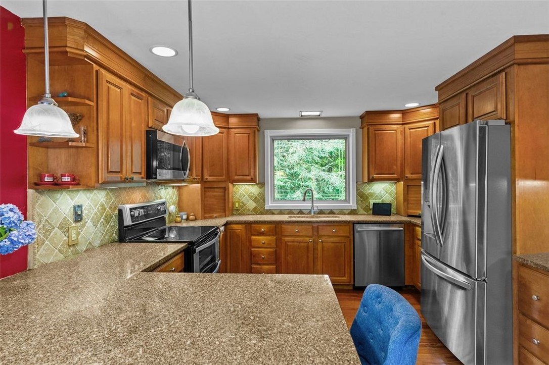 24 Valleybrook Drive Warwick, RI 02818 - Photo 23 of 50