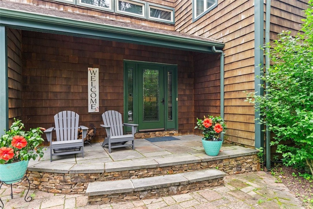 24 Valleybrook Drive Warwick, RI 02818 - Photo 5 of 50