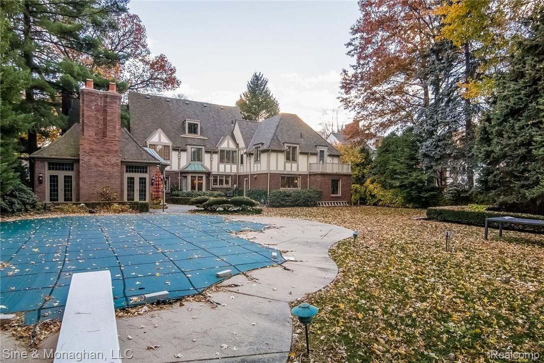 72 Touraine Road Grosse Pointe, MI 48236 - Photo 61 of 69 062-Rear_View-3435698-medium.jpg