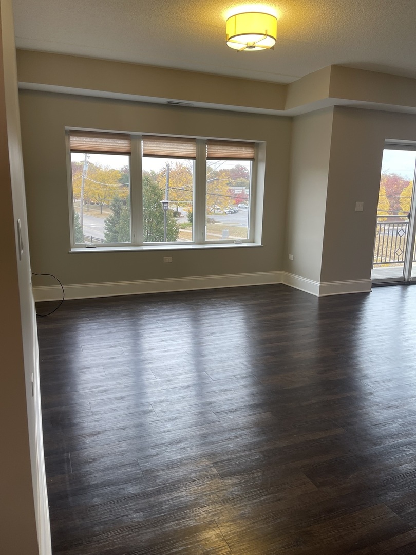 728 North Diamond Lake Road, Unit 202 Mundelein, IL 60060 - Photo 4 of 15