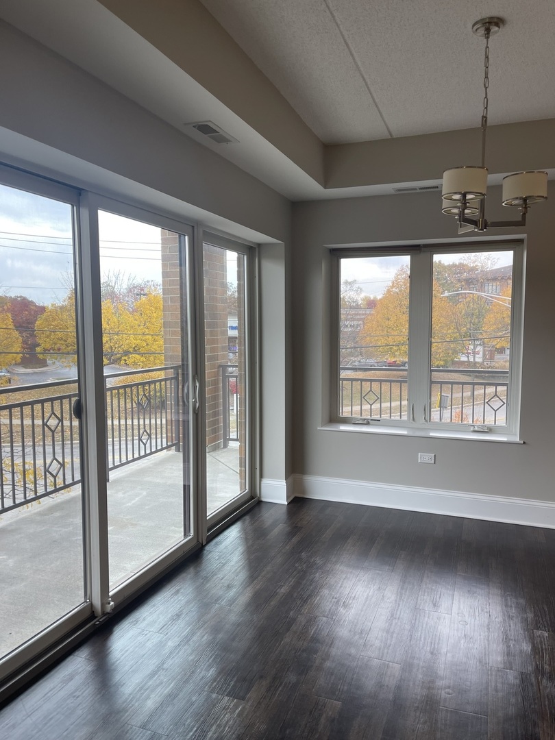 728 North Diamond Lake Road, Unit 202 Mundelein, IL 60060 - Photo 6 of 15