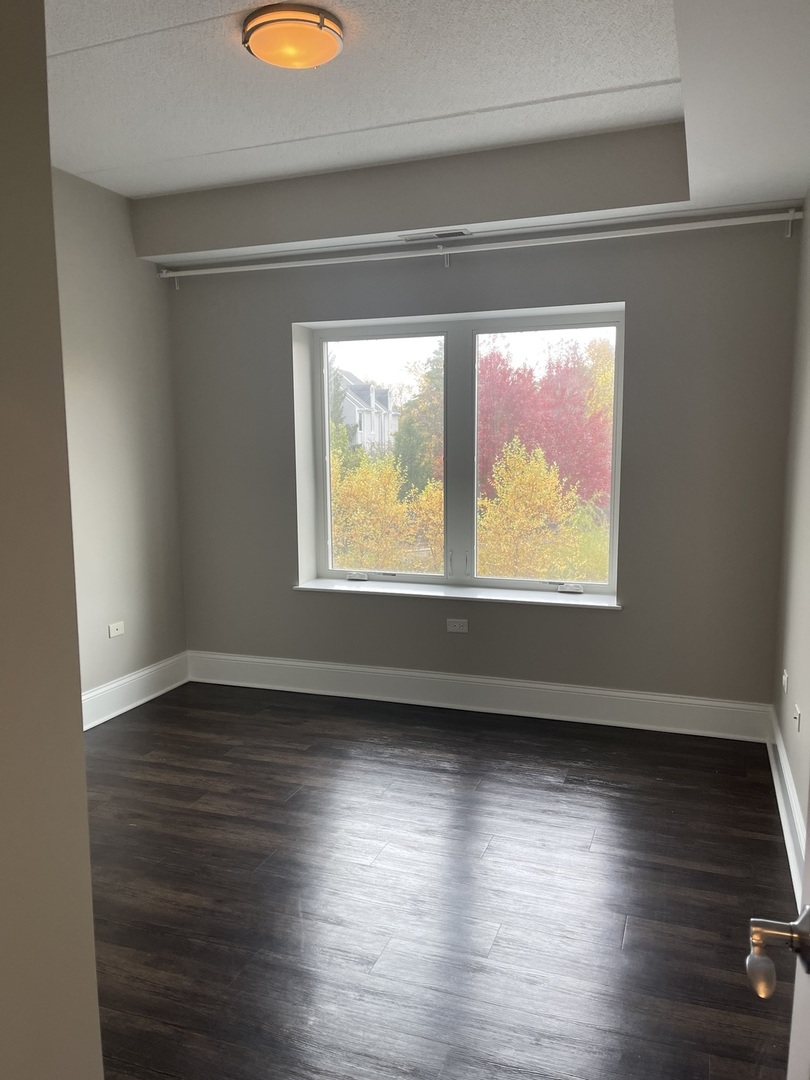 728 North Diamond Lake Road, Unit 202 Mundelein, IL 60060 - Photo 7 of 15